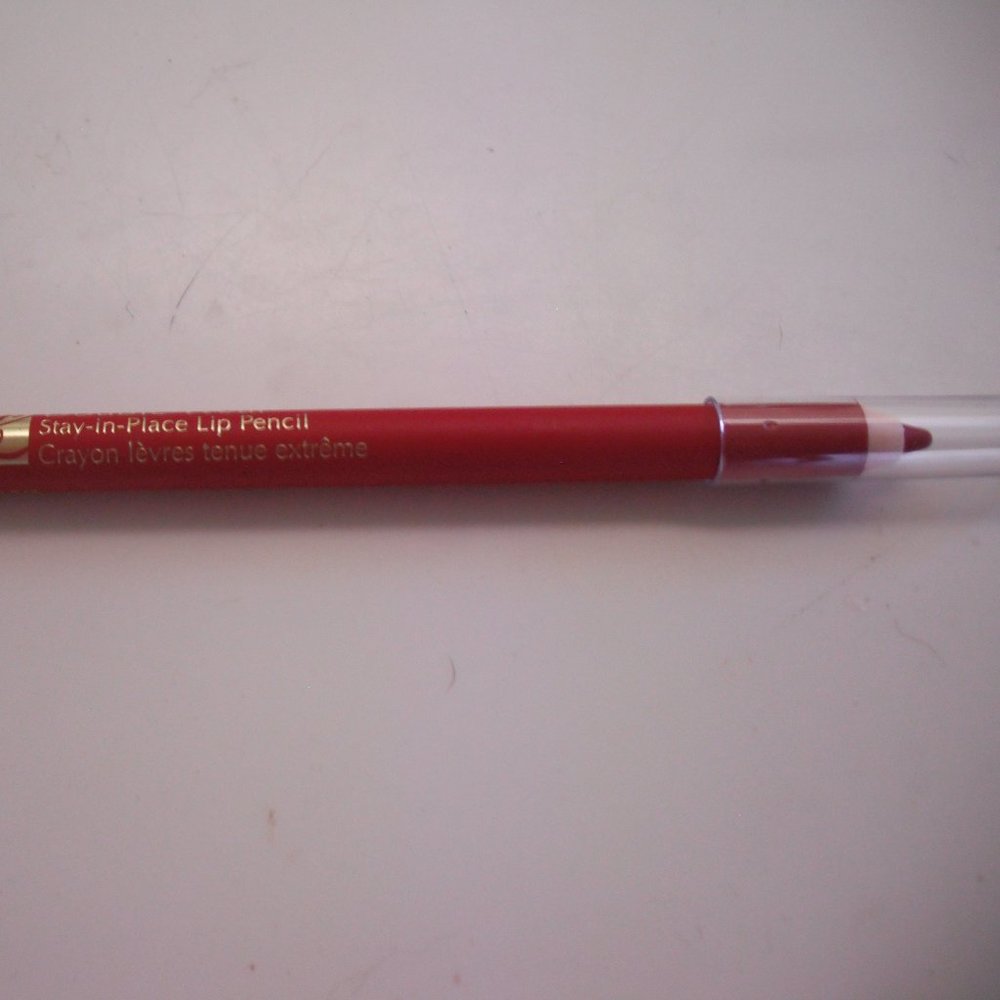 Estee Lauder Stay In Place Lipliner in Red - new